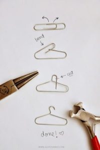 Cách sử dụng kẹp ghim giấy: Làm móc treo tạm thời
